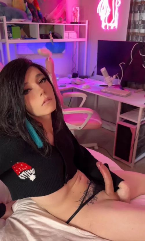 Doesn’t this just look like the most perfect seat for a little sissy? 😈😘