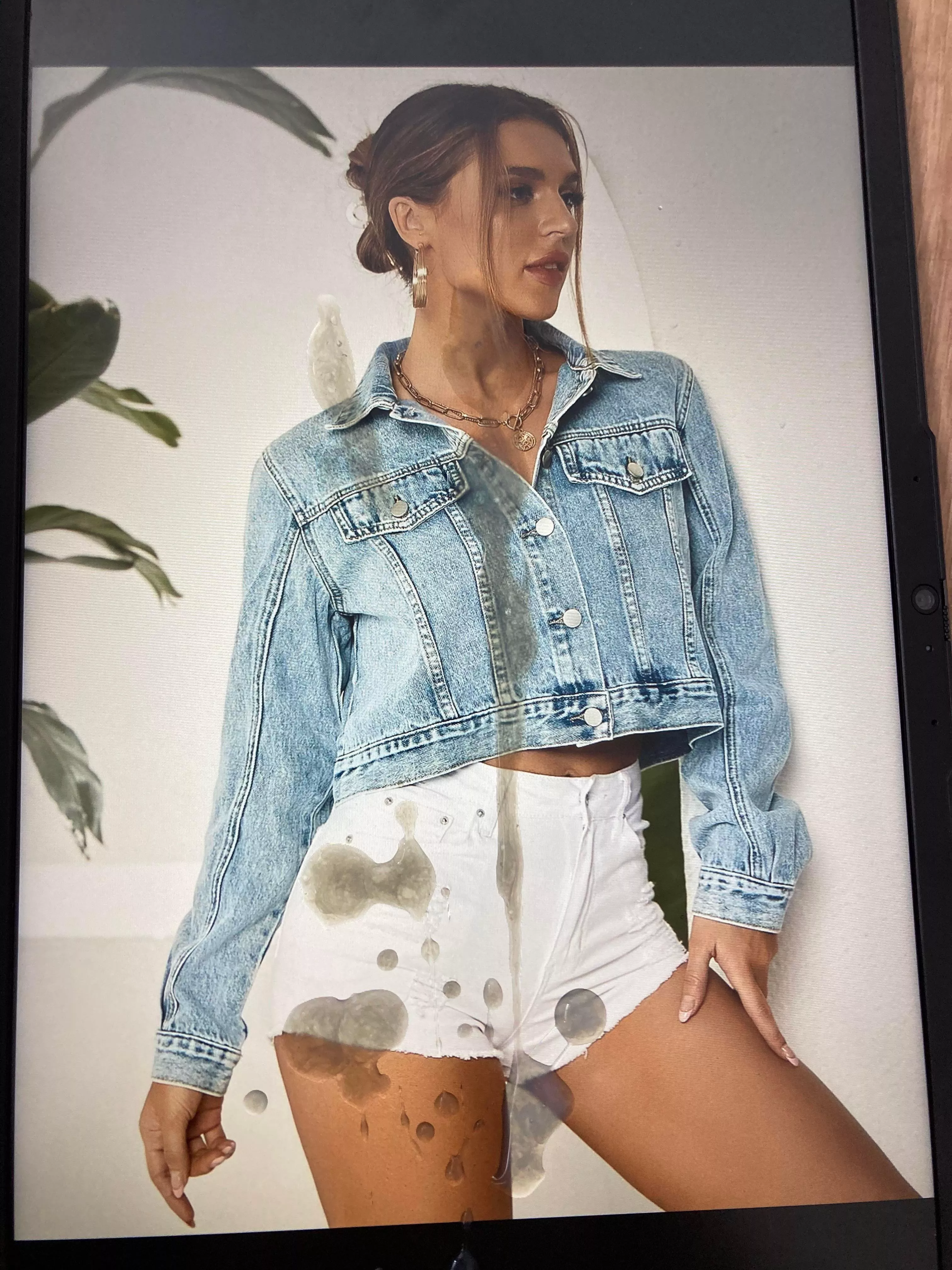 Doing tribs of girls rn. Will give priority if she’s wearing a denim jacket/polo shirt/plaid shirt.