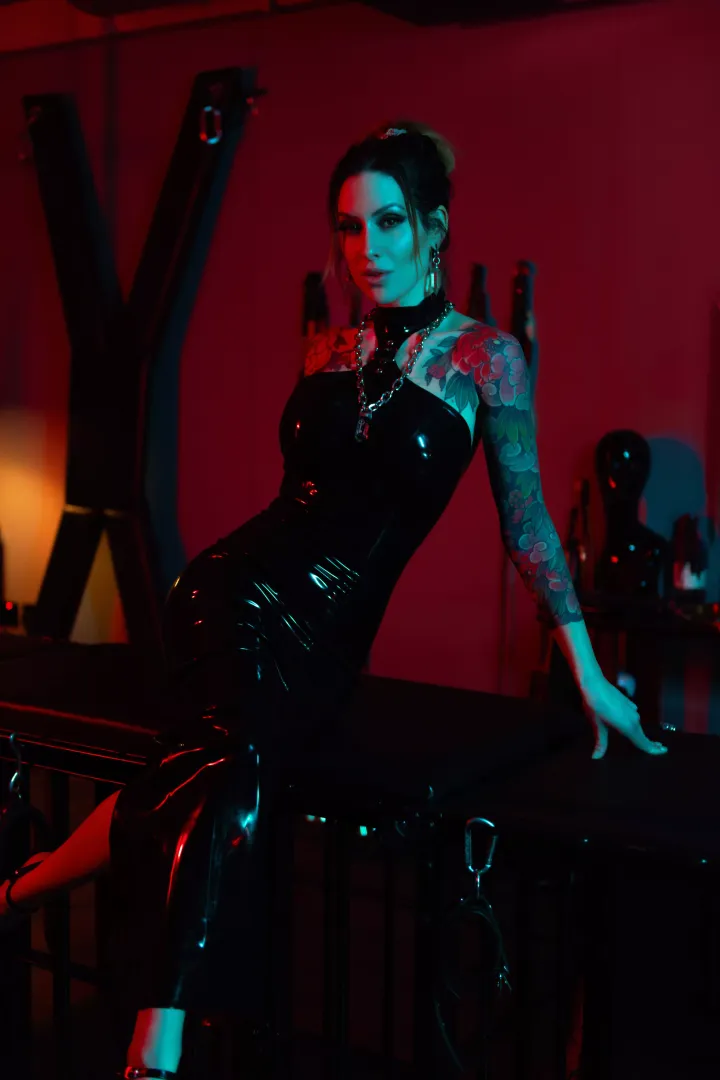 Dont be shy. Come and take a seat 😈