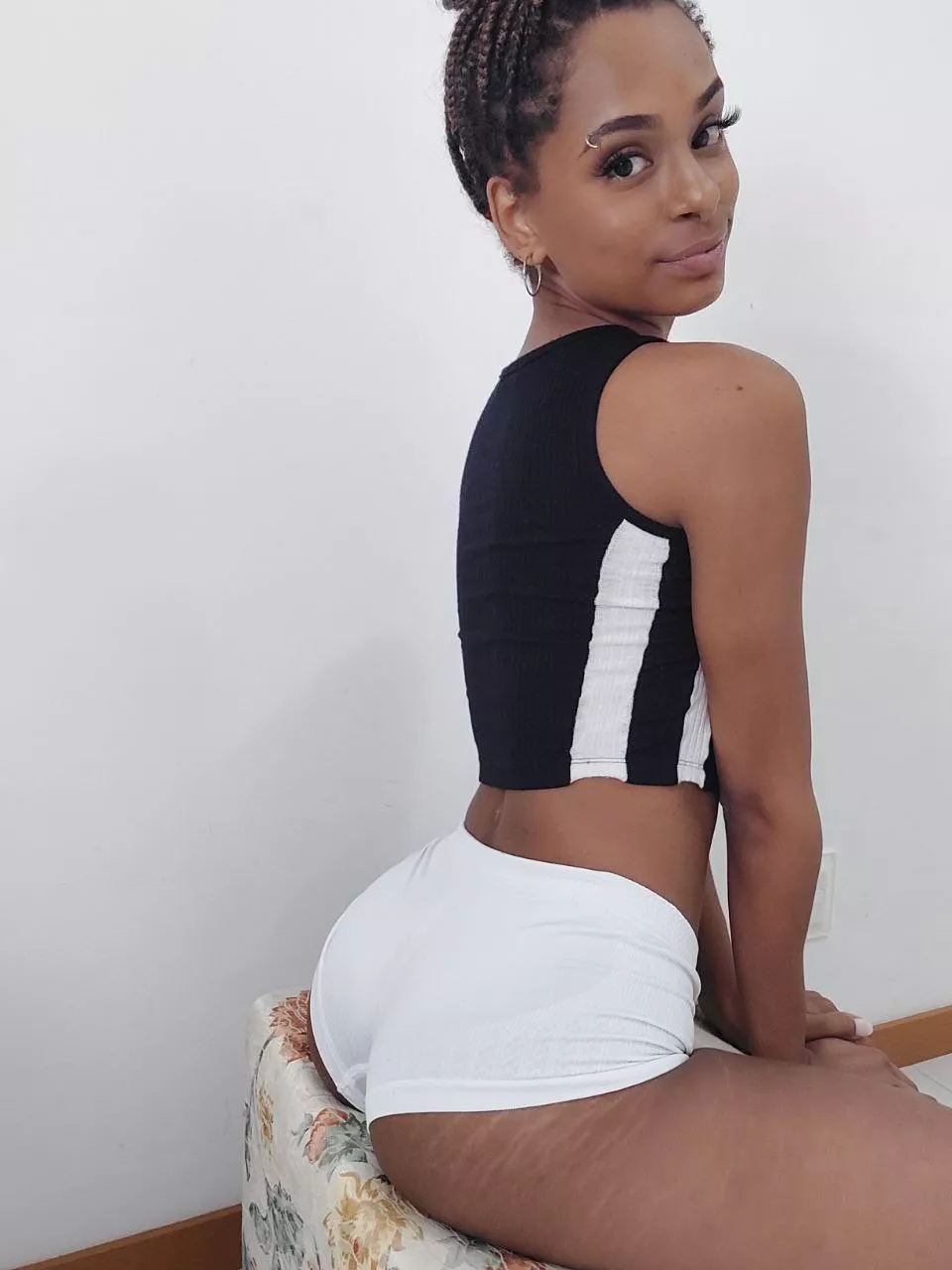 Don't be shy. Come take a closer look at my booty.