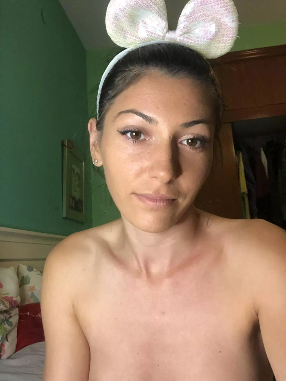 Don't hold back yourself baby... I know you want me