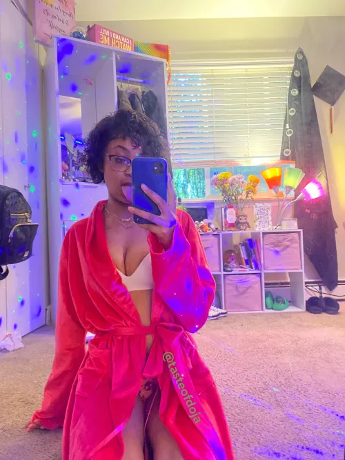 Don’t you wanna take a peak under my robe daddy ;)