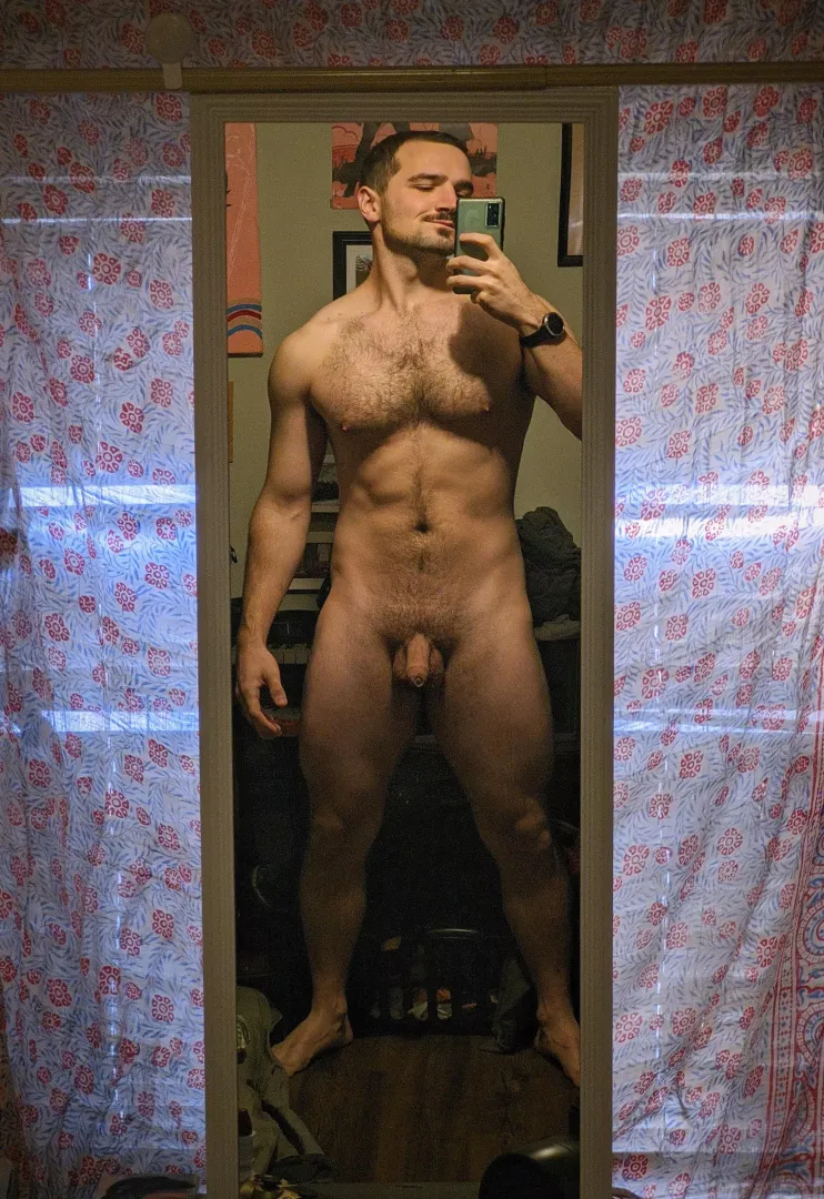 downward lighting is so flattering (M27, 190lbs, 5'9)