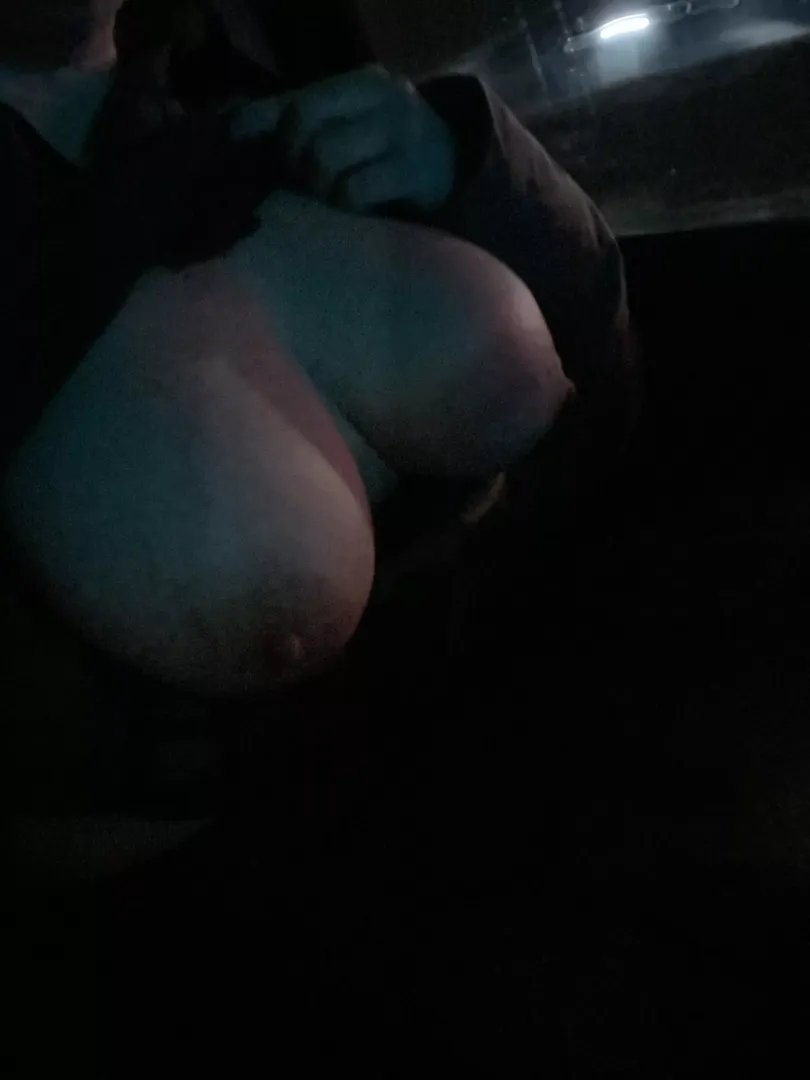 Driving with my tits out has become almost second nature now 🤤