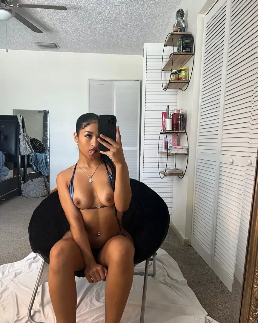 Drop a load right off on this face and titties