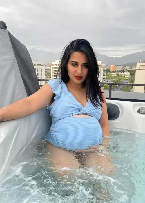 Drop Y.. I want to send nudes to random guys today