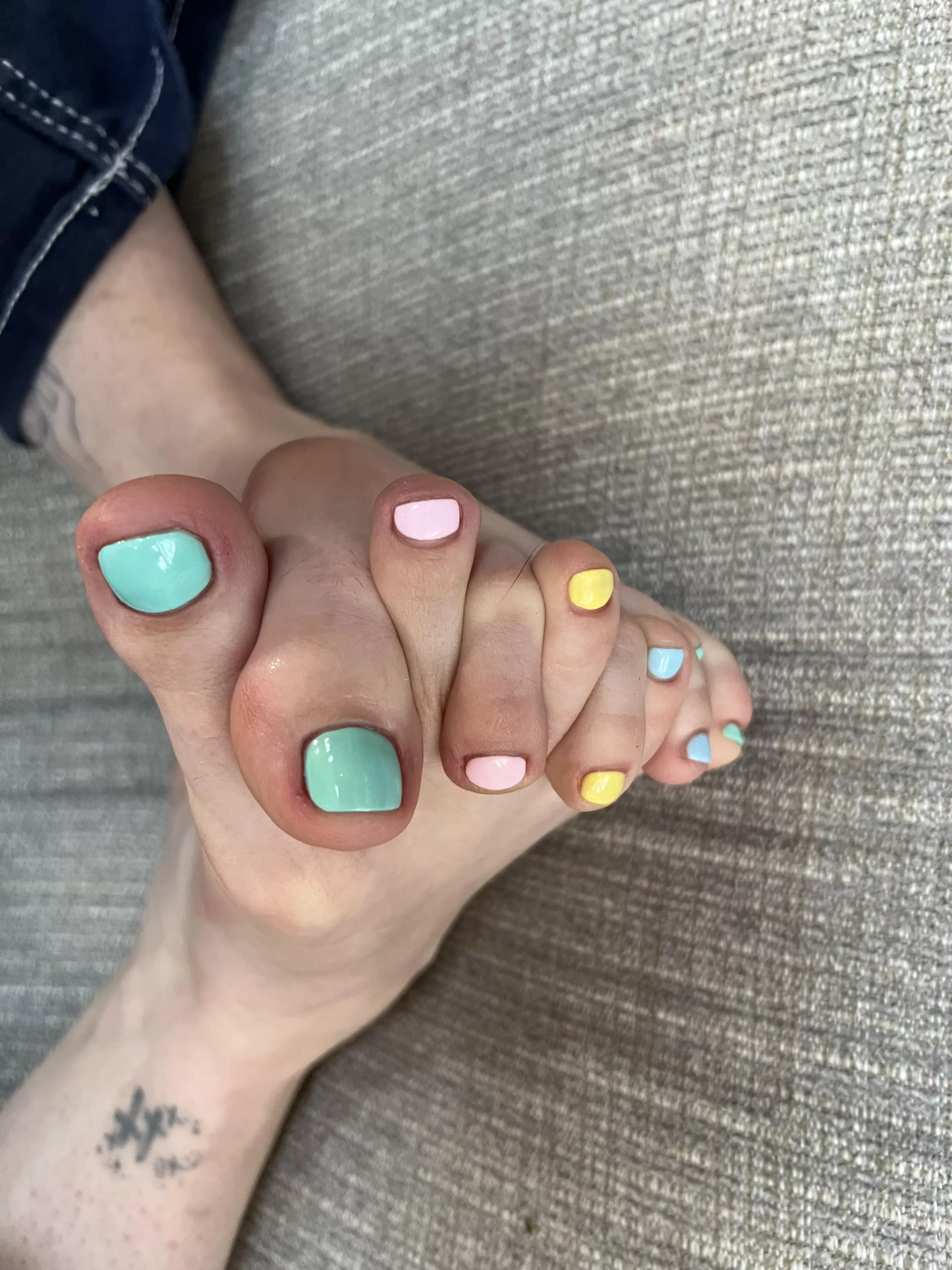 Easter toes!!! 3 upvote= 3 pics in your DM 💋💋💋