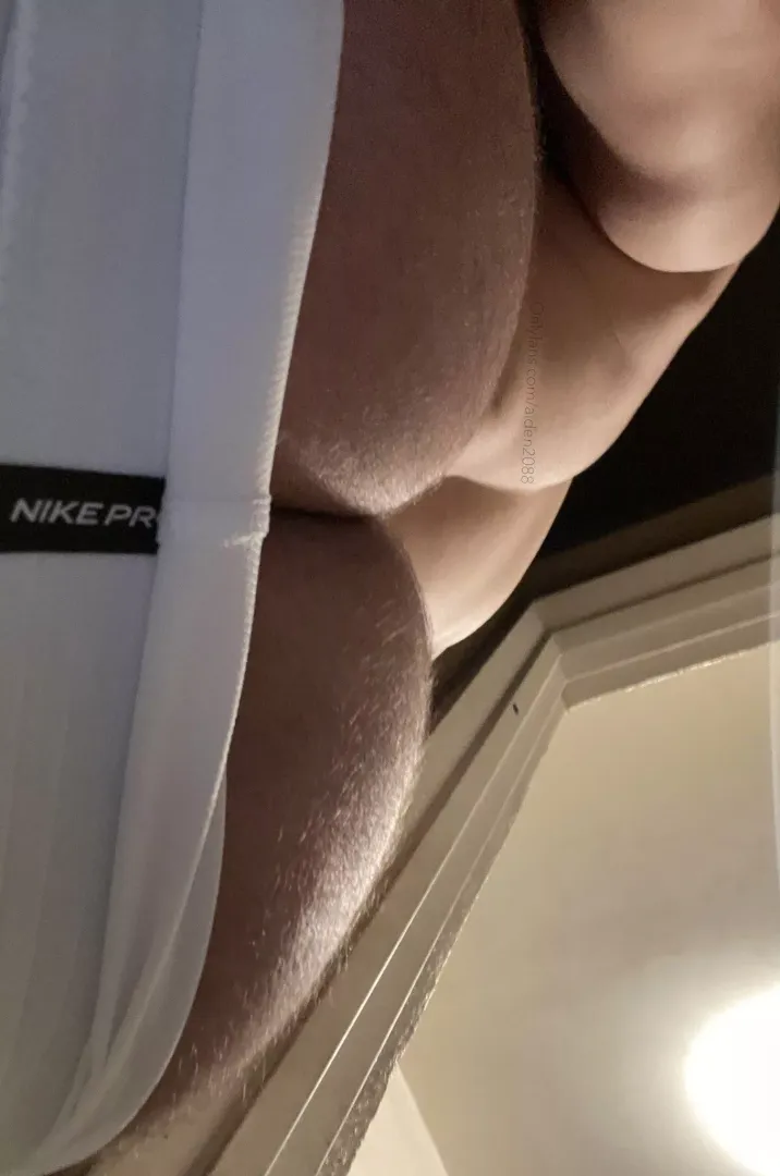 Eat my ass after a sweaty workout 🤤