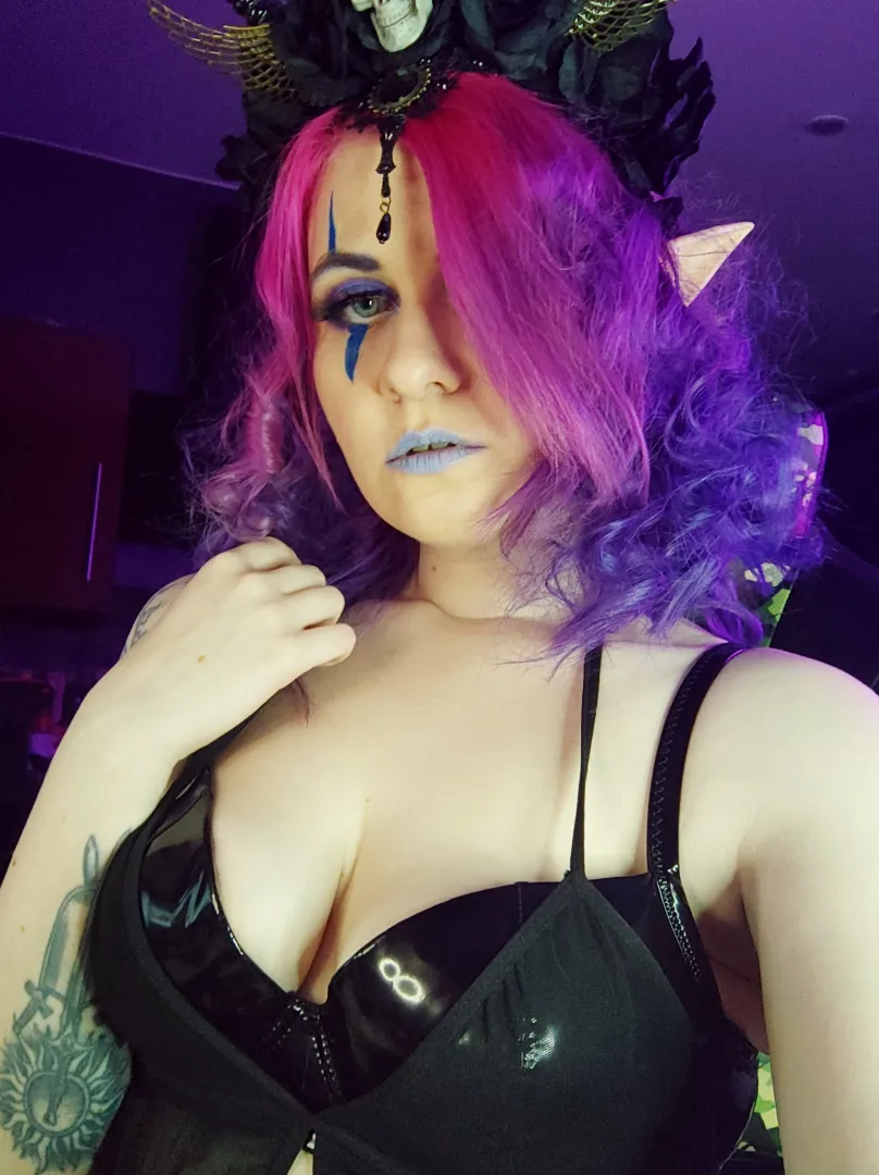 Elf with neon hair