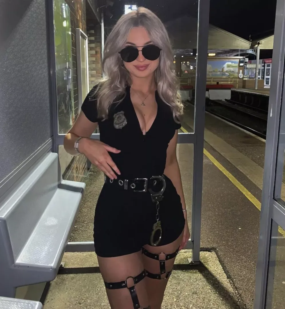 Ello officer