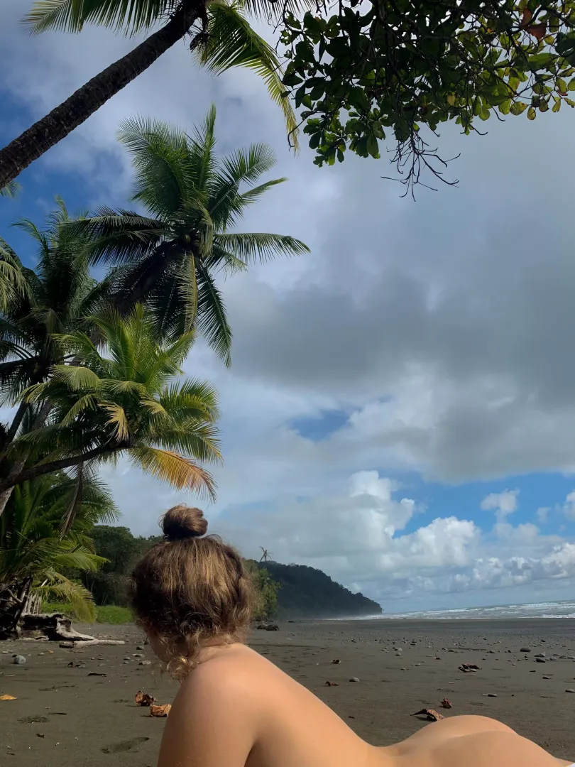 Empty beaches >>>