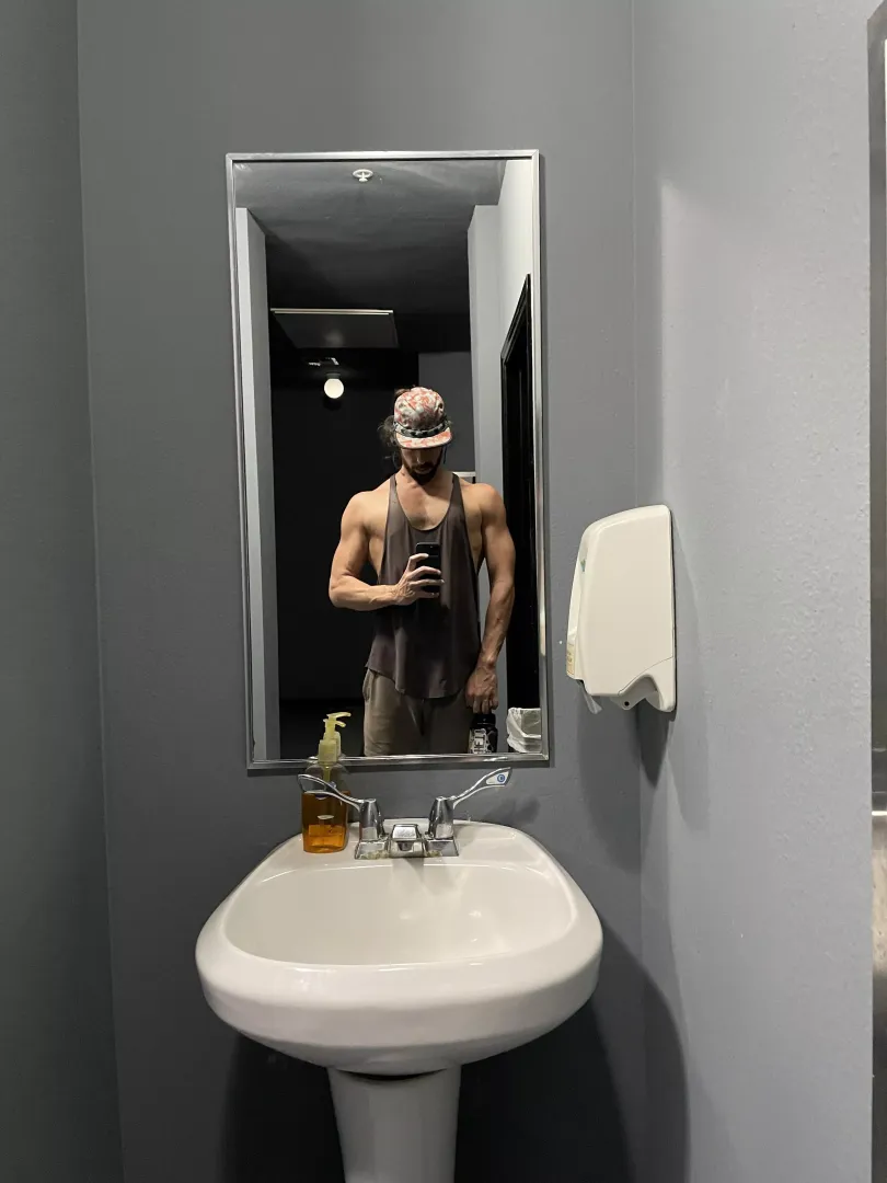 enjoying the bathroom lighting here