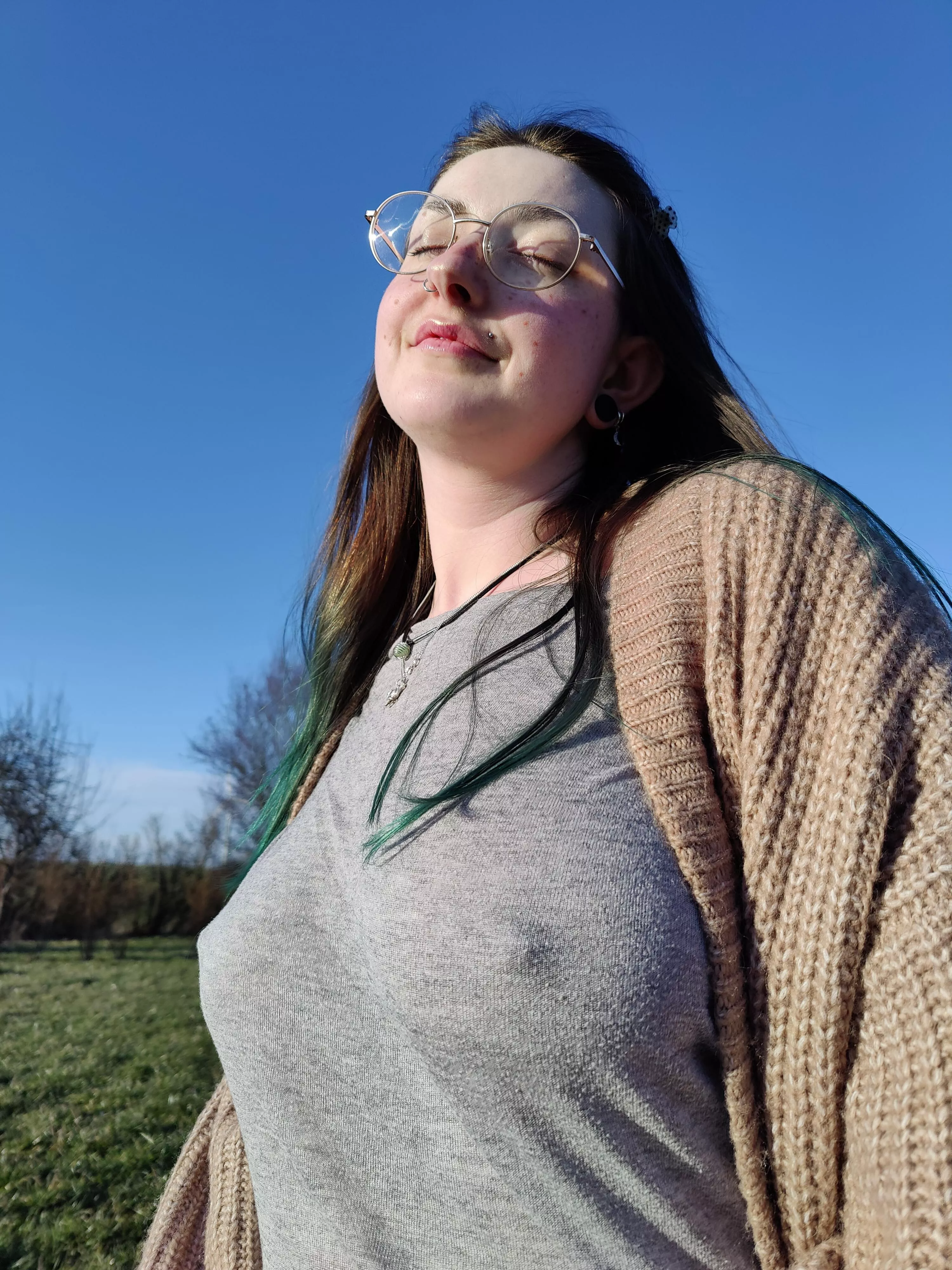 Enjoying the first of the spring sunshine 🌸🌷