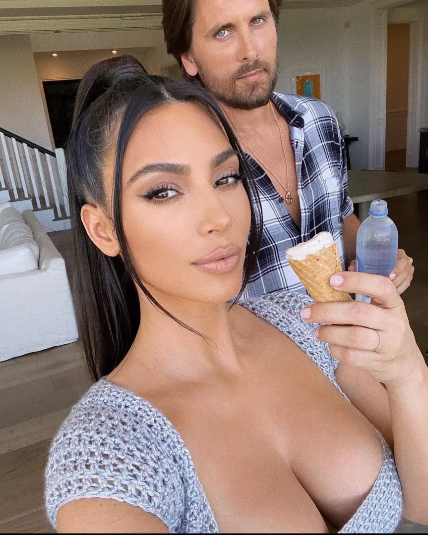 Enormous cleavage 