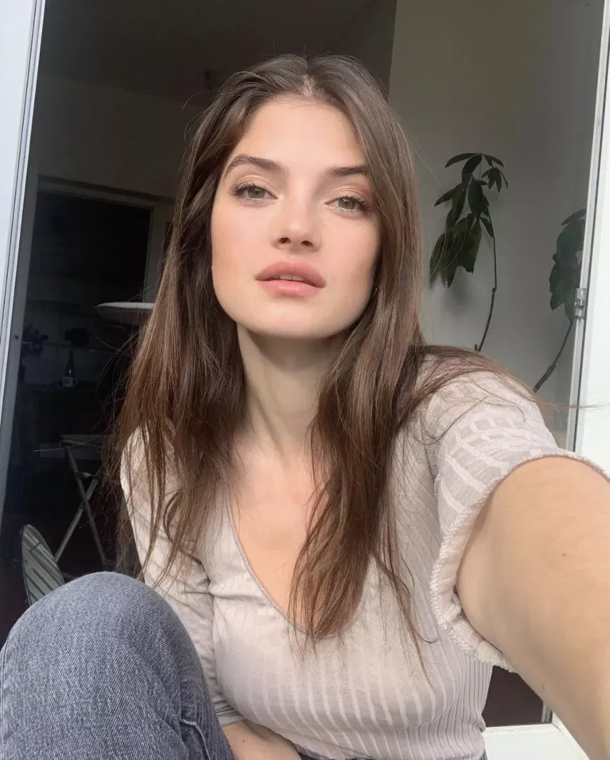 Eve Dumon