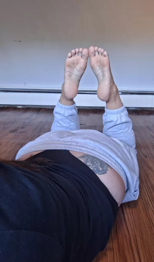 Even I want to look back at my deliciously soft soles 💋