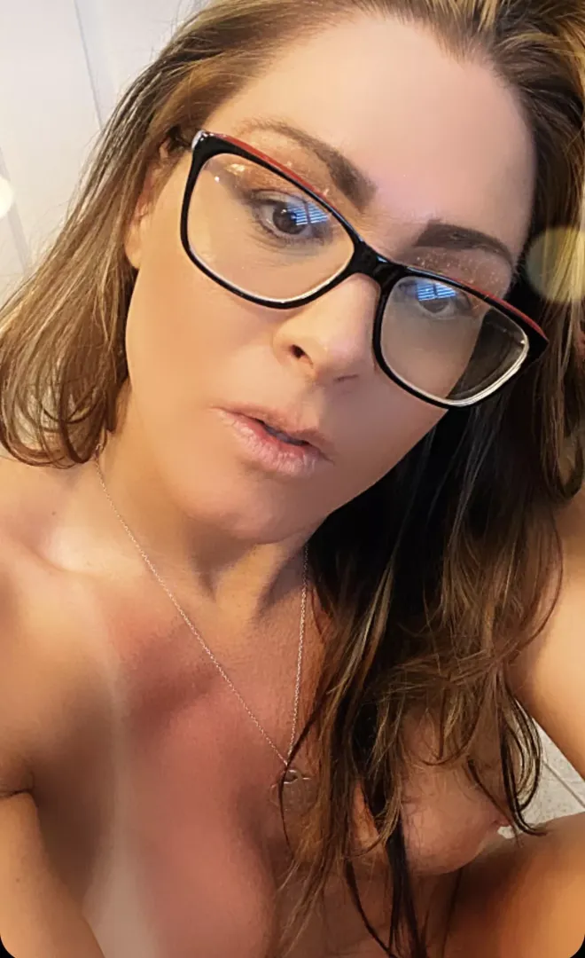 Even mom's with glasses love to drain yummy dicks