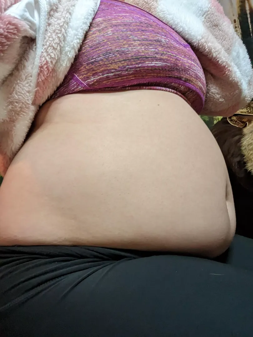 Even my empty belly is HUGE now 👀