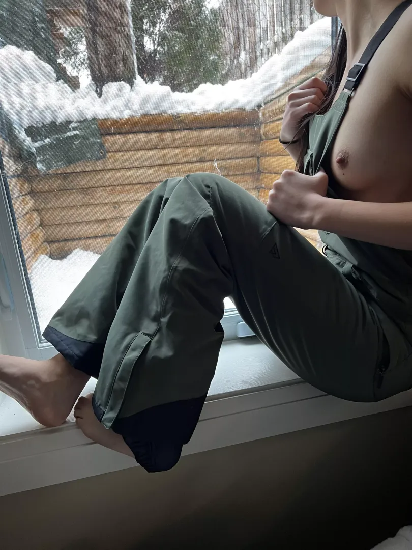 Ever been snowed in with a 5’4 Asian Canadian girl? [OC]