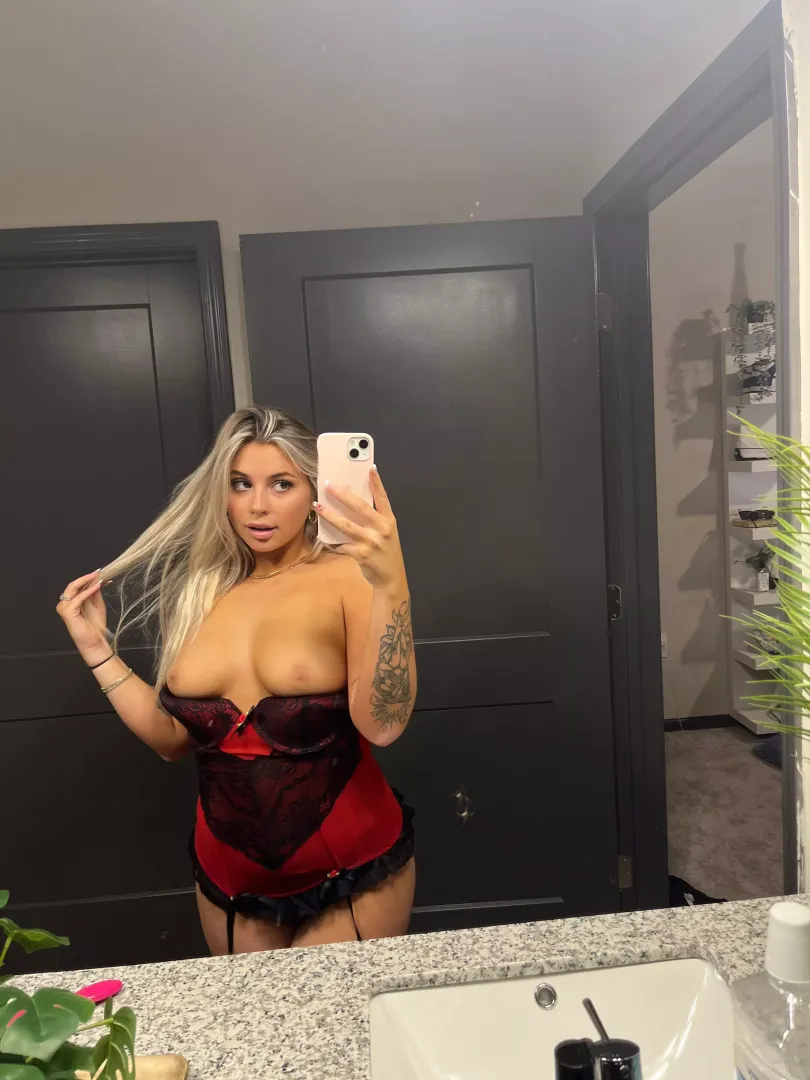 Every reaction gets a nude, try me ;)