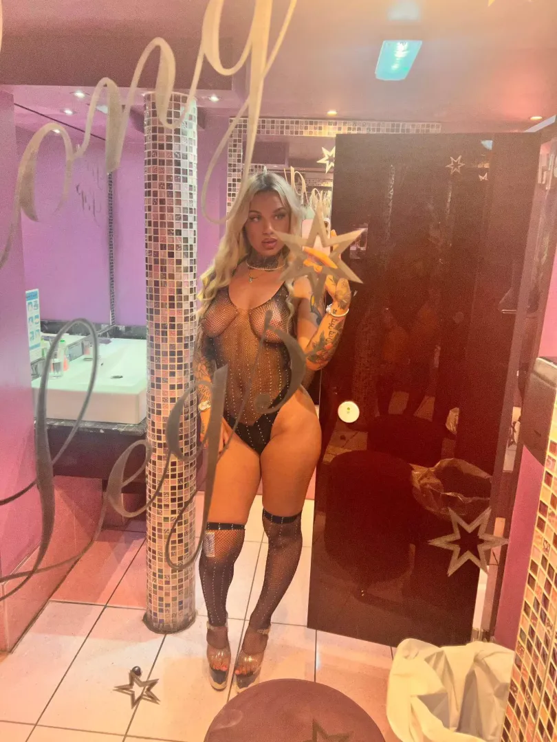 Everybody loves a dirty blonde