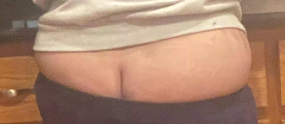 Everyone look at my mom’s ass