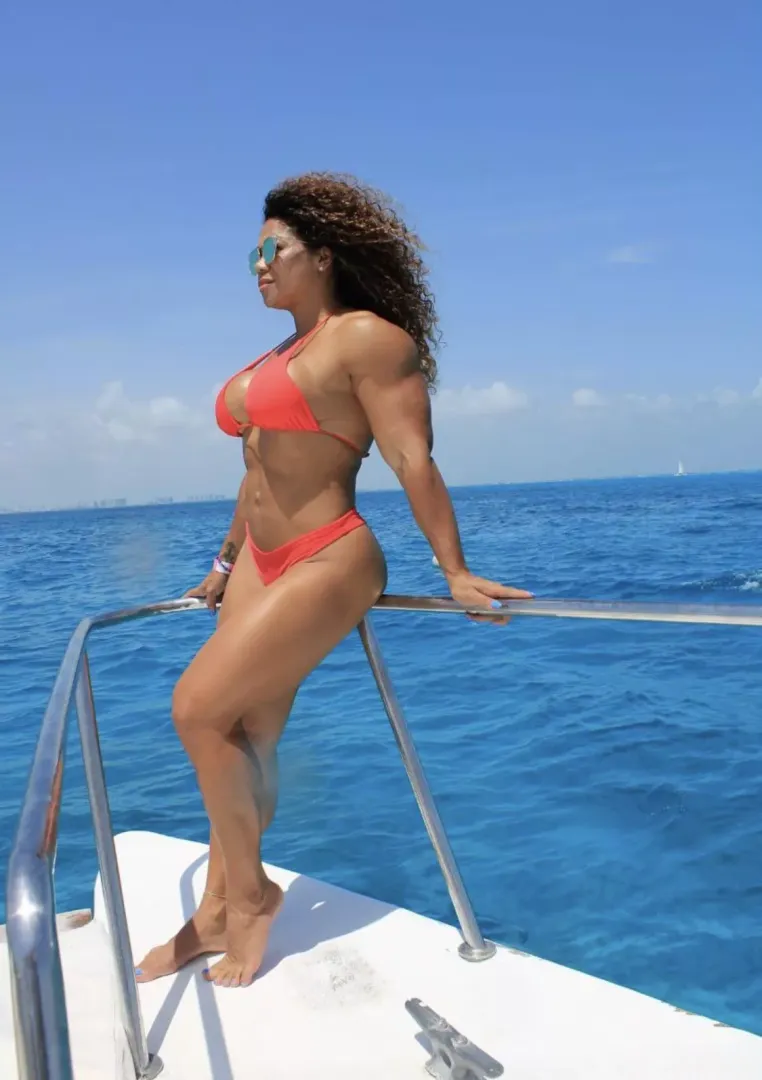 Exotic latina