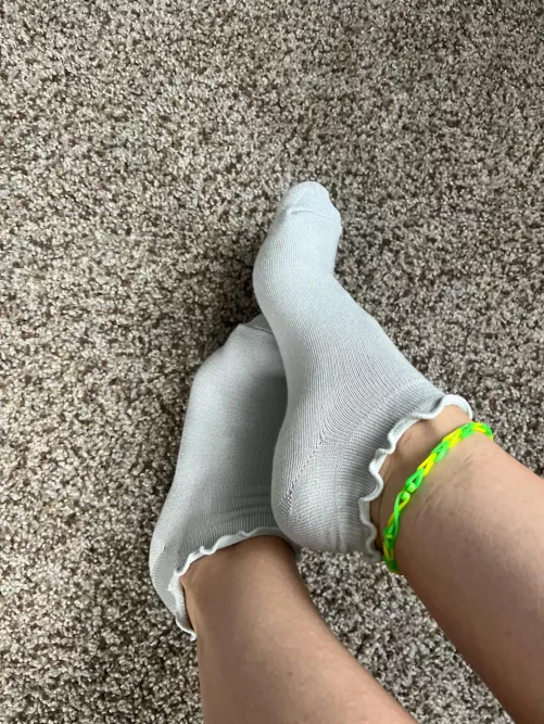 Extremely so[f]t and stinky socks DM me to find out what the best feels like.