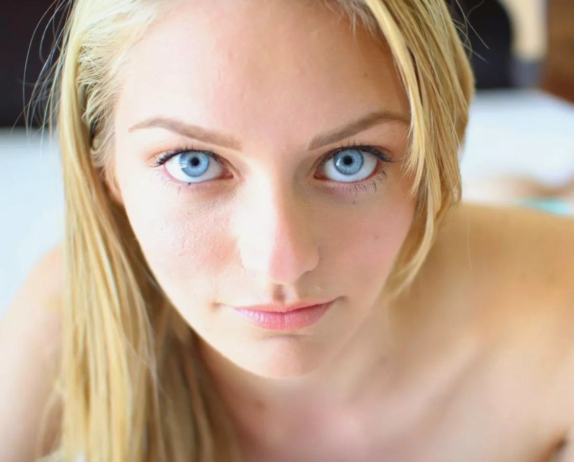 Eyes that hypnotize...