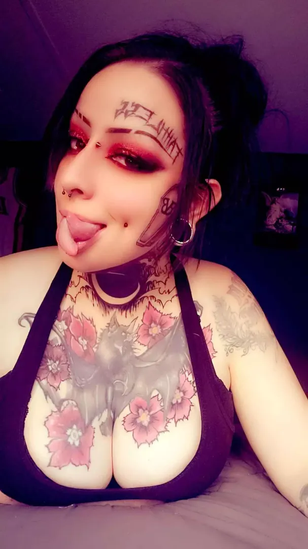 Eyes up here bby 