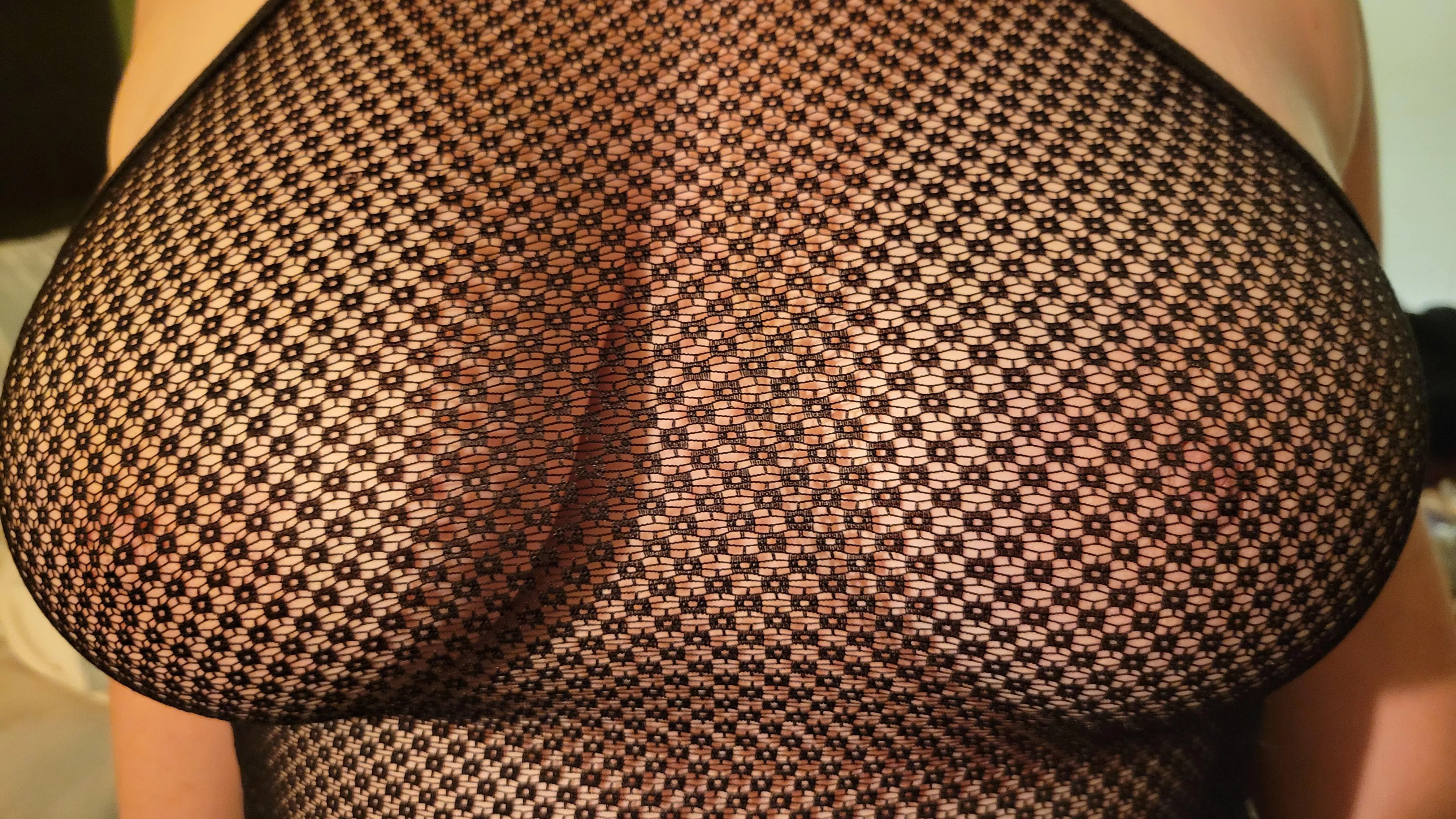 (F) 34 looking for a female to sext/swap pics my husband 39 while I suck him off. Had a dream last night about guiding my husband's thick cock into another woman. It's all I can think about all day. Would love to send live pics back and forth. DM with 