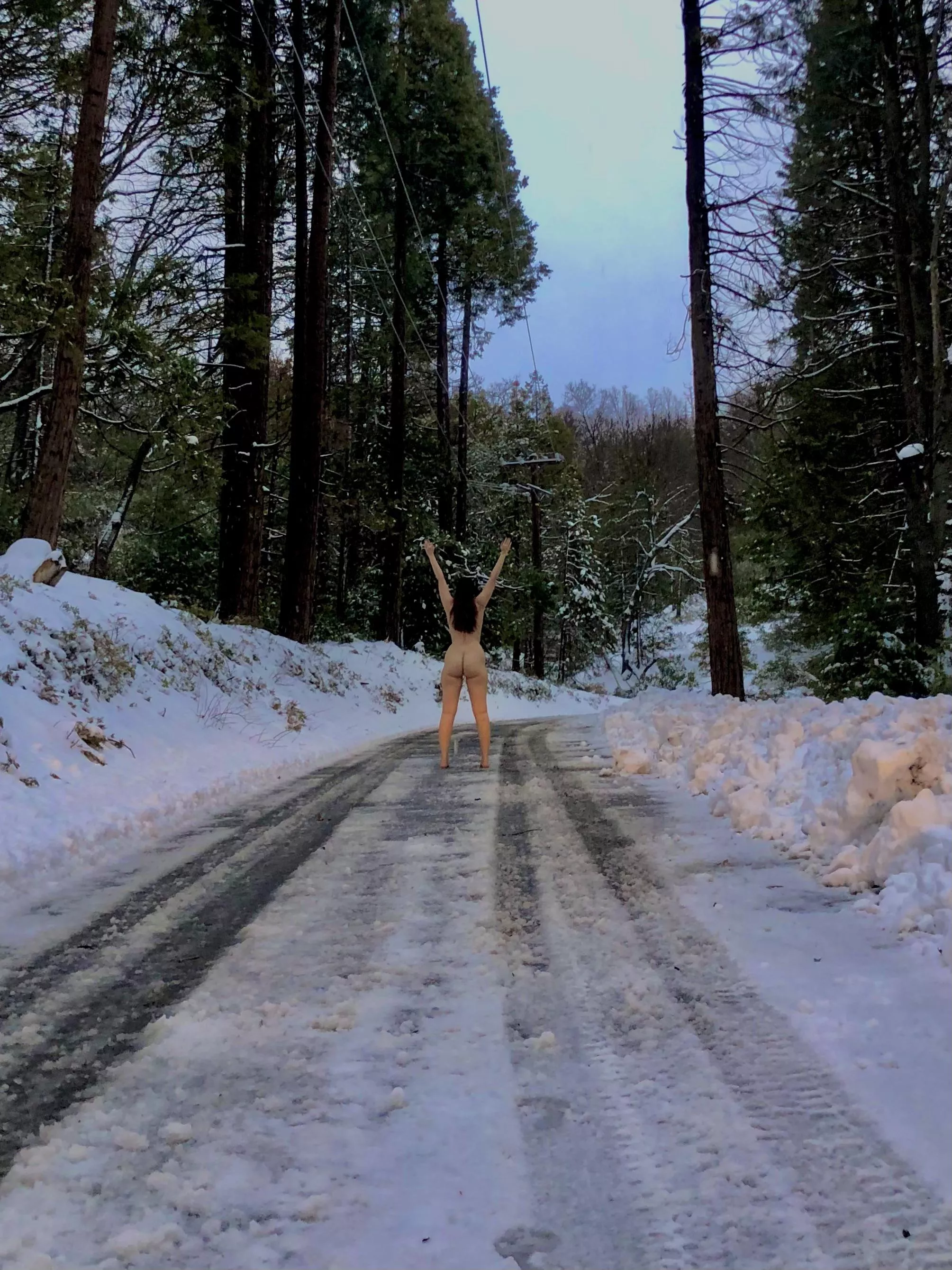 [F] 6’4- I found a place that makes me feel small ❄️