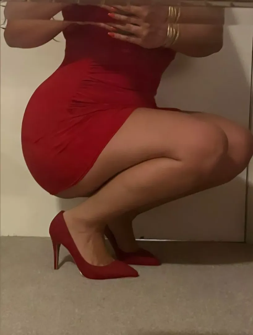 ✨ (F) Christmas party season ❤️ red is the sexiest color 😉