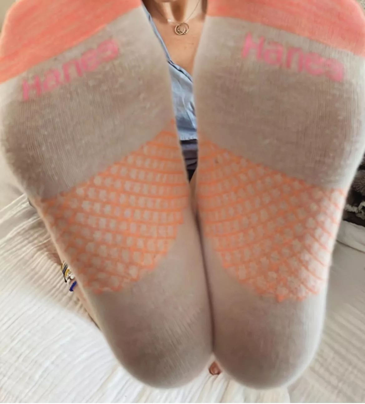 [F] come closer. 