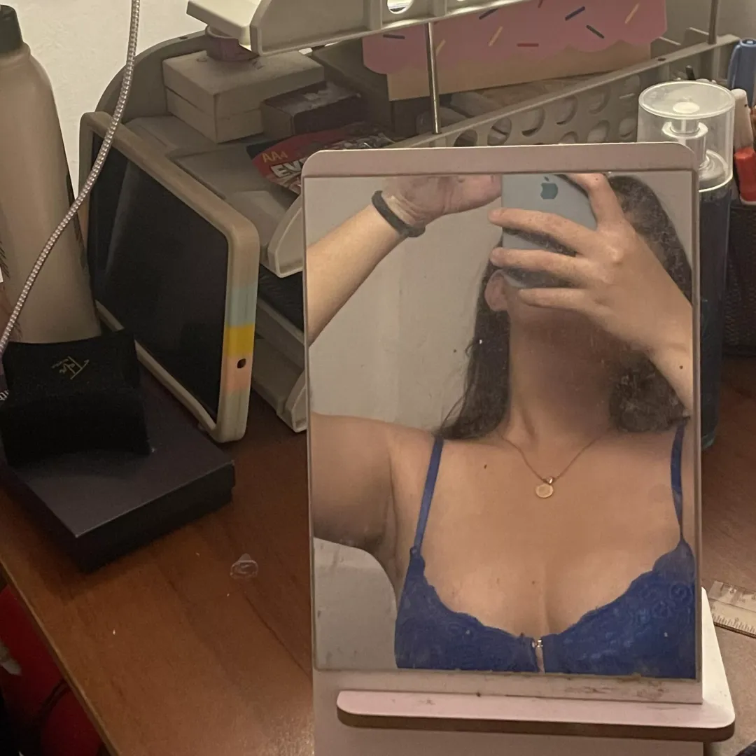 [F] current desk situation 🫣 also, hello there—i’m back? lol