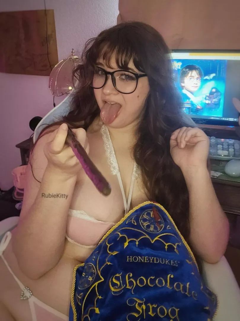 [F] Do I need to charm you for you to stay😜