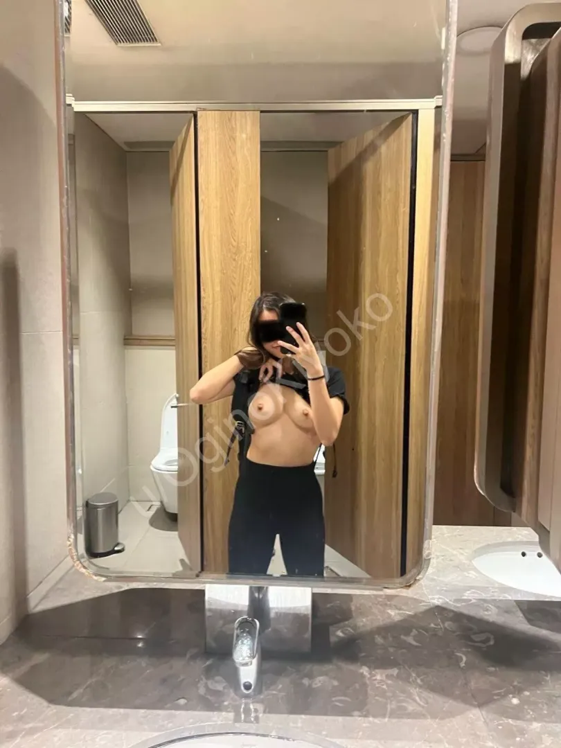 [f] i hope s̶o̶m̶e̶b̶o̶d̶y̶ nobody saw 🫣