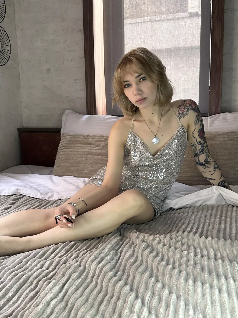[f] I hope this dress looks good on me