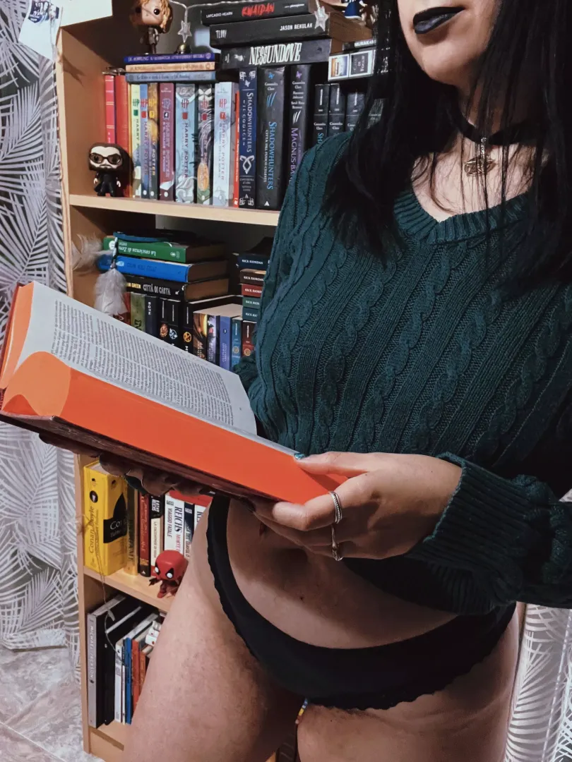 [F] I love books, and you?🖤
