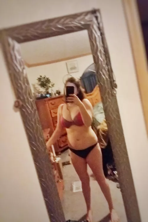 [F] I need a cool chick to experiment my bicuriousity with 😘👀