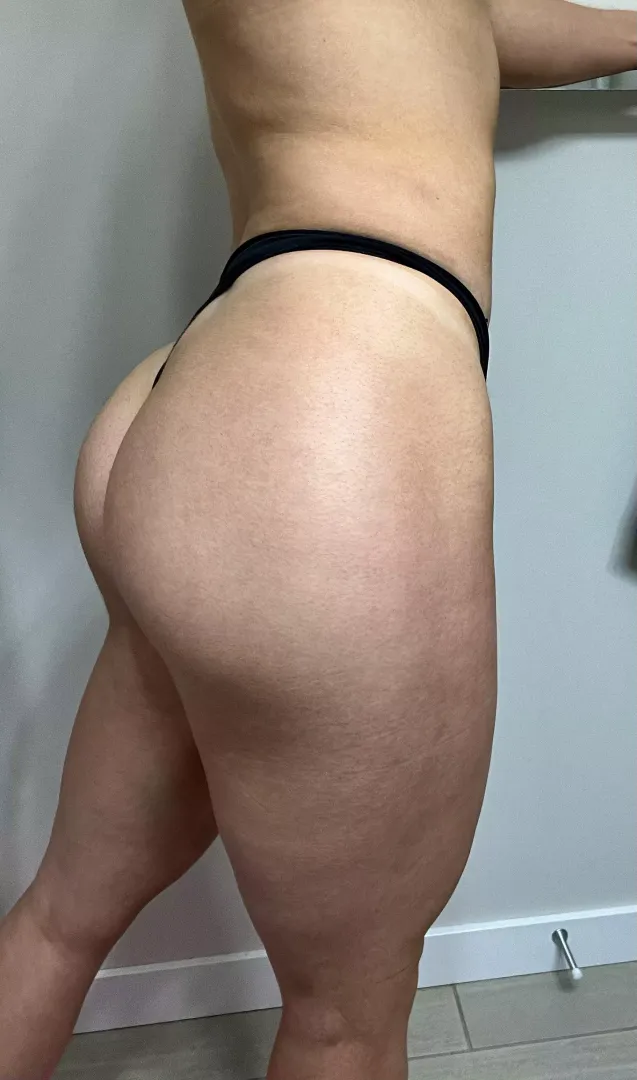 [F] I need someone to send nudes to while they’re at work