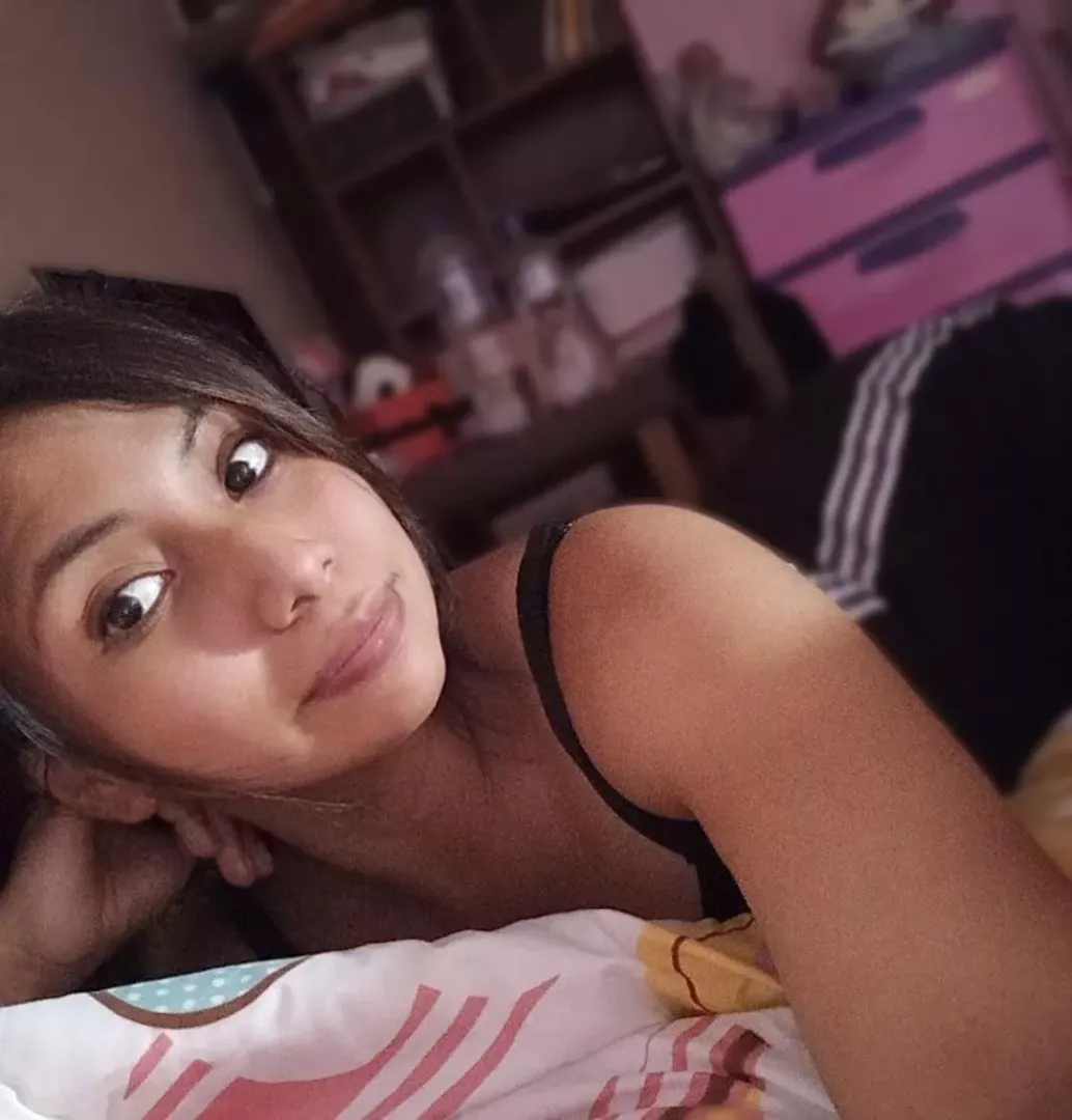 (F) Lazy day in bed 😇