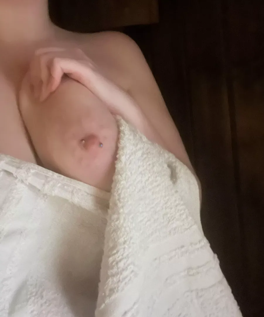 [F] Public sauna fun, would you join me?