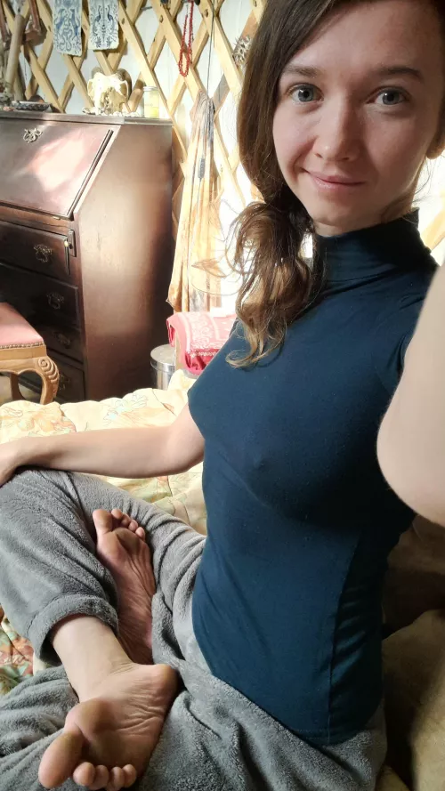 [f] ready for my daily meditation :3