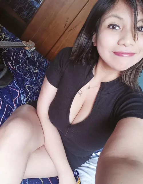 (F) really love my black dress ❤️