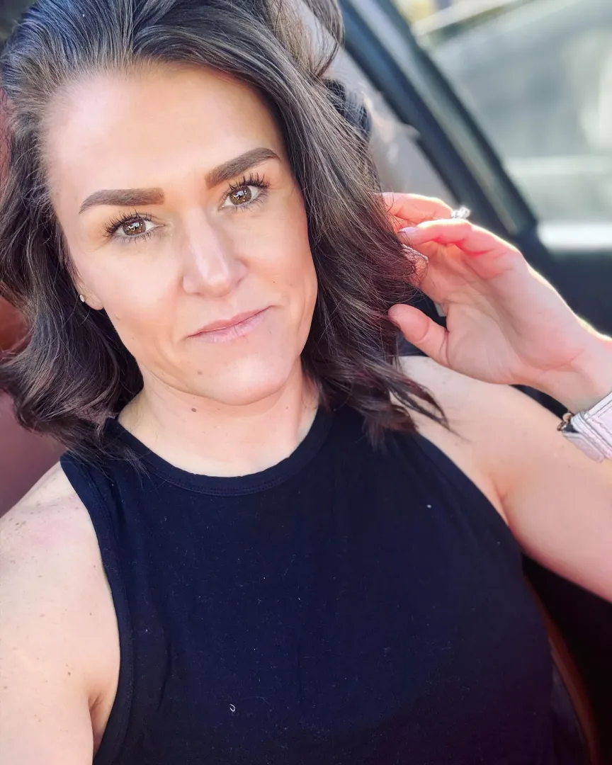 [F] the lighting was so good I had to take a car selfie 