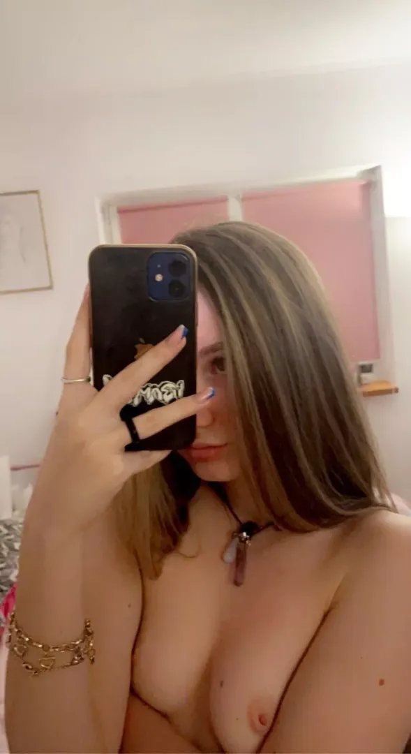 [F] Titties out🥵