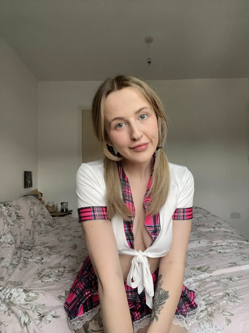 [F] Was feeling adventurous so I bought a school girl outfit. I’m excited to use it
