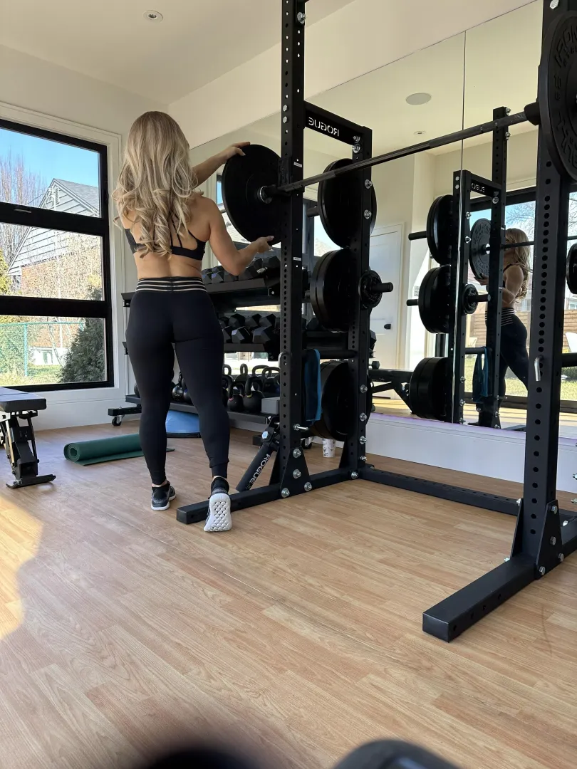 [F] Who can help me re rack the weights?
