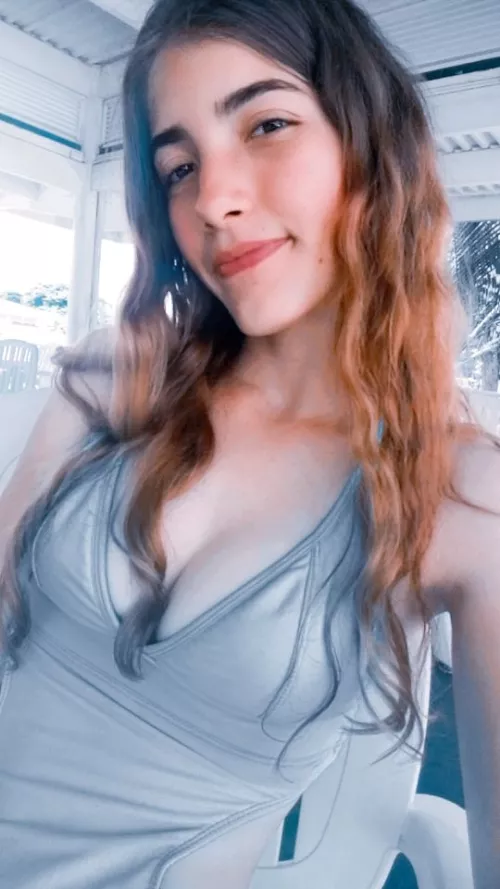 [F18] Do you maybe want to go to the beach with me? Hi I'm Lia and that's my first post